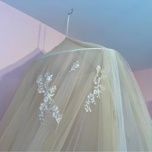 Pottery Barn Kids Monique Lhuillier canopy